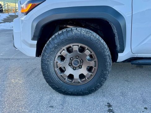 Used 2025 Toyota 4Runner Trailhunter image 31