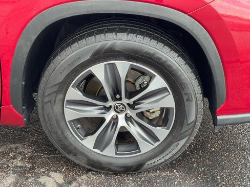 Certified 2023 Toyota Highlander XLE image 11