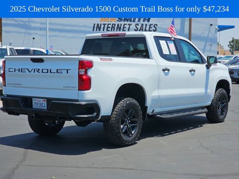 Used 2025 Chevrolet Silverado 1500 Custom Trail Boss w/ LPO, Dark Essentials Package AWD/4WD image 6
