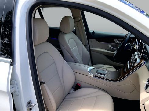Certified 2022 Mercedes-Benz GLC 300 4MATIC w/ Premium Package Lite image 8