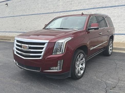 Used 2020 Cadillac Escalade Premium Luxury AWD/4WD image 3