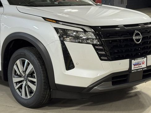 New 2026 Nissan Pathfinder SL image 3