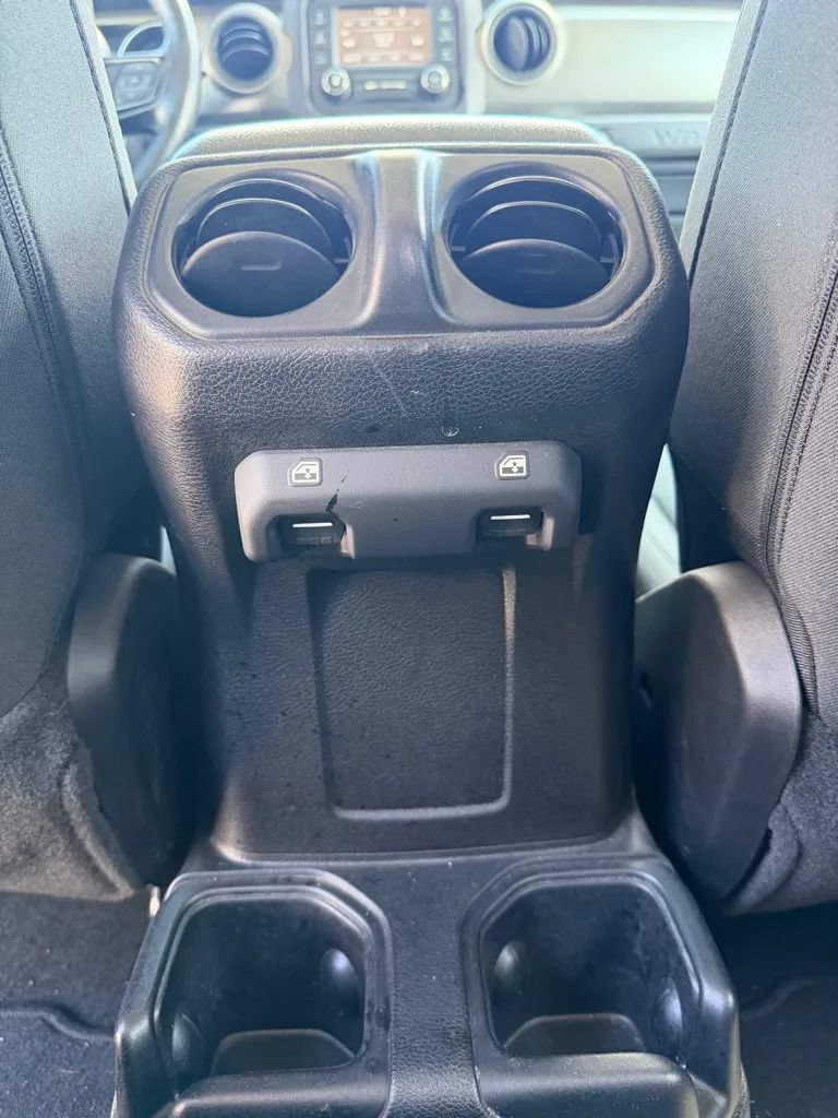 Used 2018 Jeep Wrangler Unlimited Sport S AWD/4WD image 23