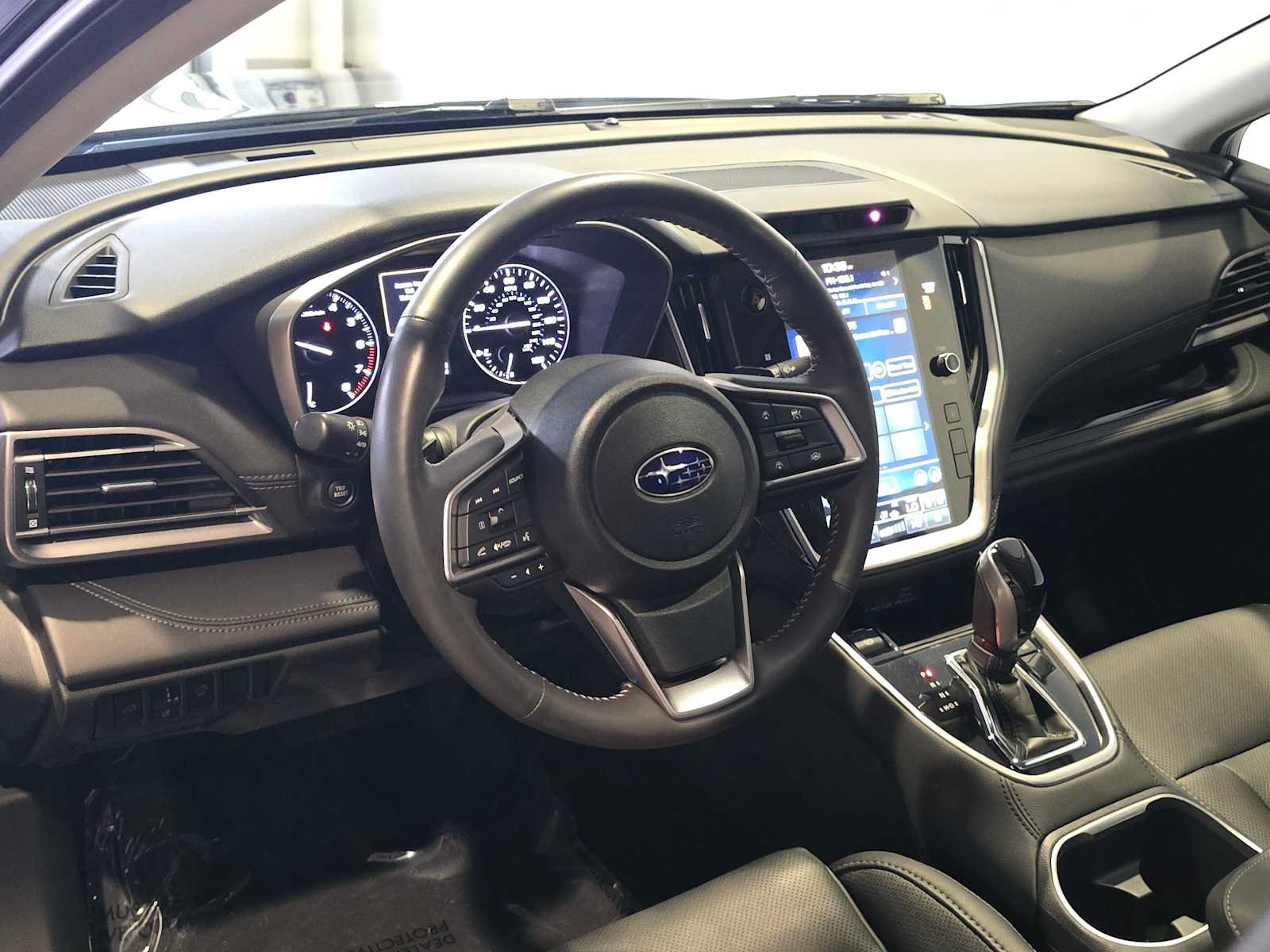 Used 2025 Subaru Outback Touring w/ Tech Package 3 AWD/4WD image 4