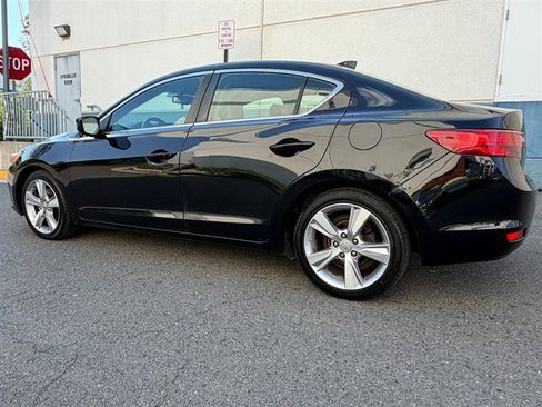 Used 2013 Acura ILX w/ Premium Package FWD image 9