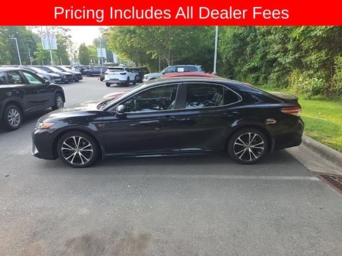 Used 2020 Toyota Camry SE w/ Convenience Package FWD image 11