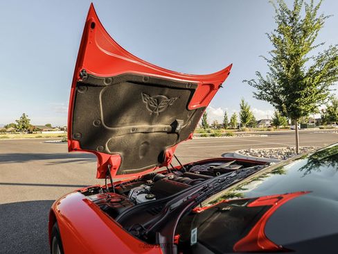 Used 2000 Chevrolet Corvette Coupe w/ Lighting Pkg RWD image 15