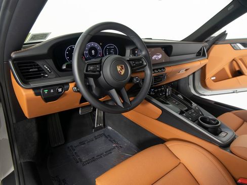Certified 2025 Porsche 911 Carrera RWD image 4