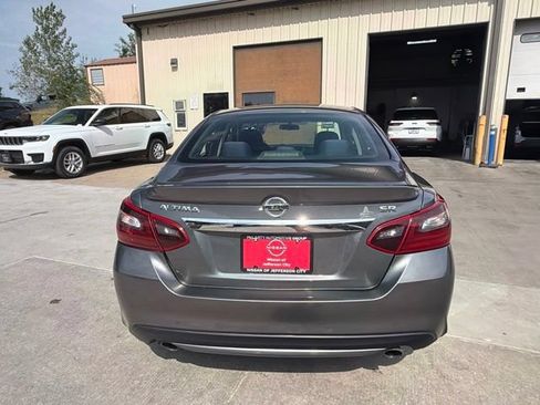 Used 2017 Nissan Altima 2.5 SR FWD image 4