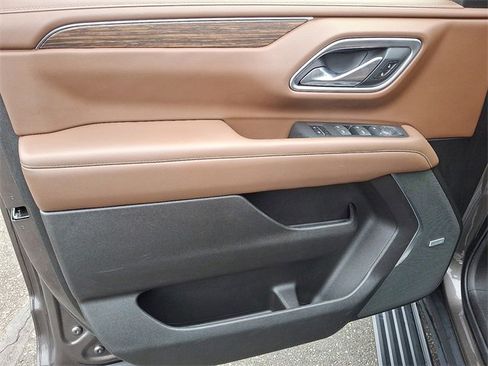 Used 2021 Chevrolet Suburban High Country w/ Premium Package image 11