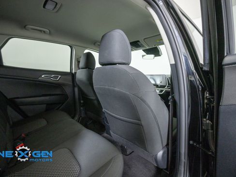 Used 2025 Kia Sportage LX FWD image 33
