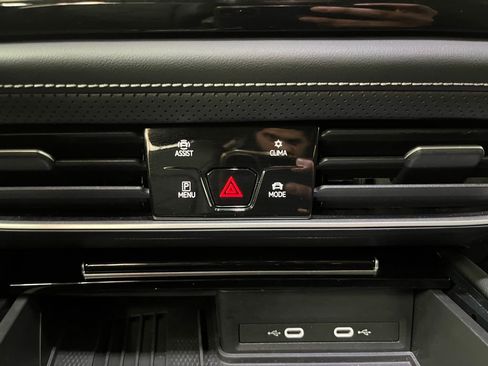 Certified 2025 Volkswagen Atlas SE w/ Panoramic Sunroof Package image 17