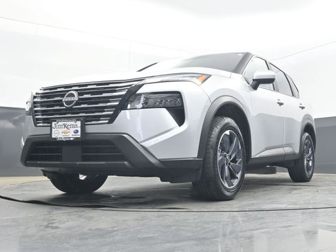 Used 2025 Nissan Rogue SV image 25