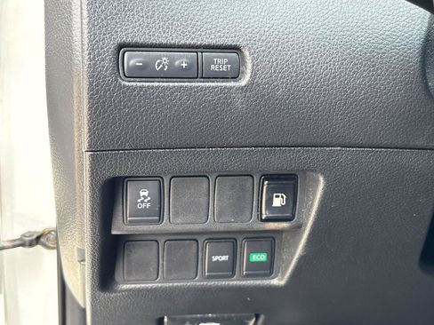 Used 2018 Nissan Rogue S FWD image 16