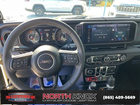 Used 2025 Jeep Wrangler Unlimited Rubicon image 8