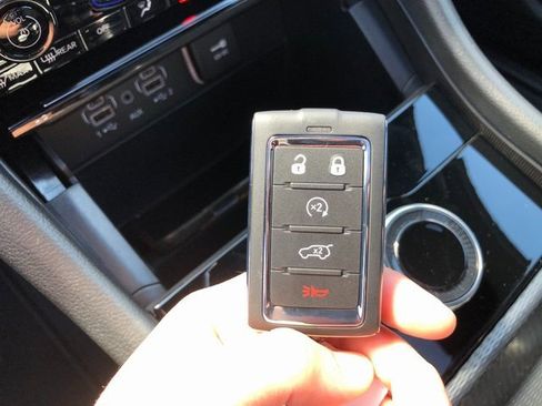 New 2025 Jeep Grand Cherokee Limited w/ Black Appearance Package image 3