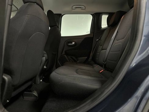 Used 2020 Jeep Renegade Latitude w/ Cold Weather Group AWD/4WD image 16