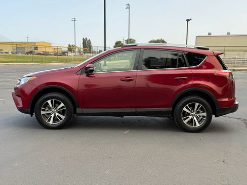 Used 2018 Toyota RAV4 XLE AWD/4WD image 3