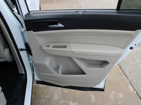 Certified 2021 Volkswagen Atlas SE image 26