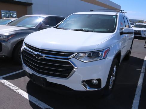 Used 2018 Chevrolet Traverse LT FWD image 2