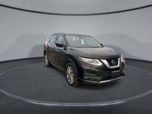 Used 2019 Nissan Rogue S image 2