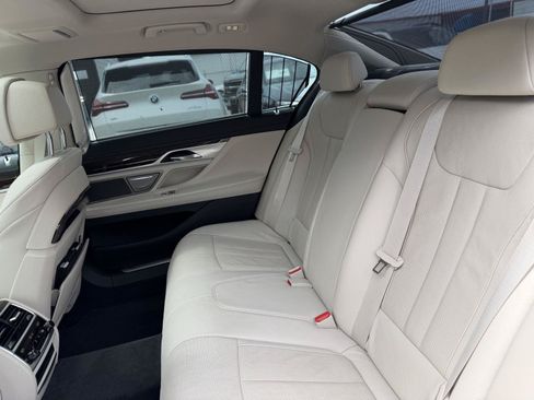 Used 2018 BMW 740i RWD image 17