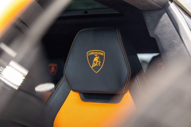 Used 2022 Lamborghini Urus AWD/4WD image 39