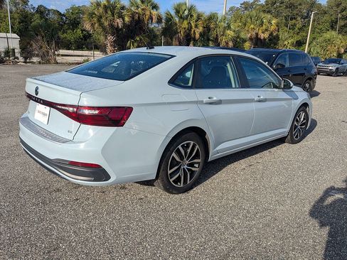 Used 2025 Volkswagen Jetta SE w/ Sunroof Package FWD image 4