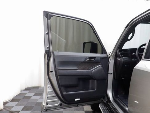 Used 2024 Lexus GX 550 w/ Accessory Package (Z1) image 4