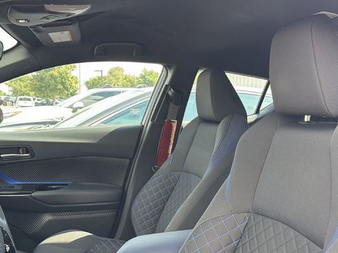 Used 2022 Toyota C-HR XLE FWD image 12