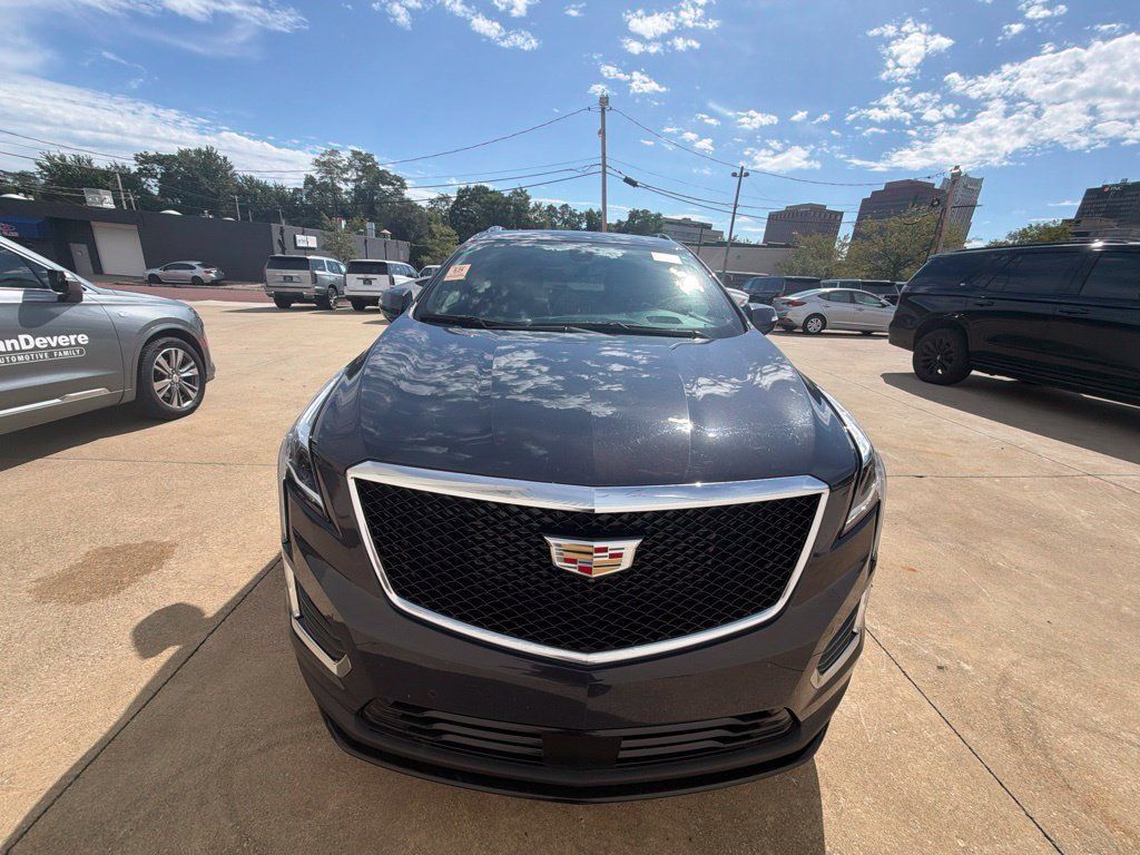 Used 2025 Cadillac XT5 Sportv w/ Technology Package AWD/4WD image 2