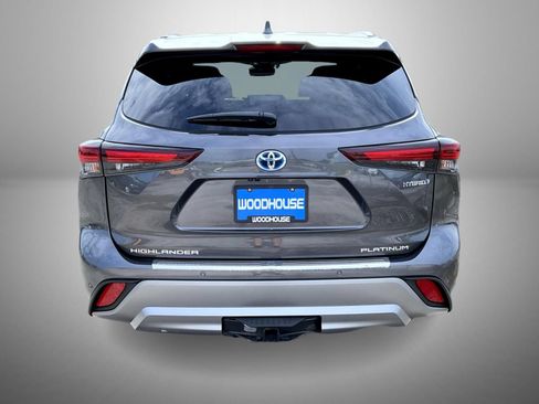 Used 2024 Toyota Highlander Platinum AWD/4WD image 6
