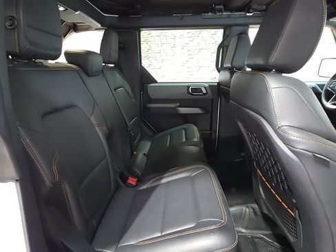 Used 2022 Ford Bronco Badlands image 13