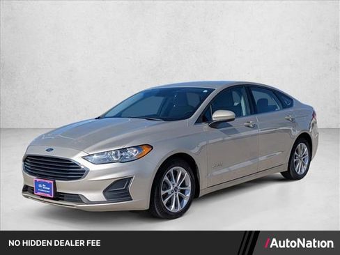 Used 2019 Ford Fusion SE FWD image 1