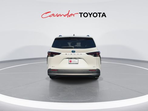 Certified 2025 Toyota Sienna XLE w/ XLE Plus Package FWD image 7