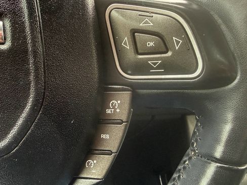 Used 2018 Land Rover Range Rover Evoque SE Premium image 6