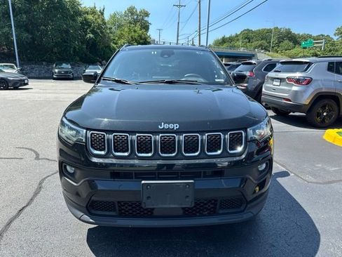 Used 2024 Jeep Compass Latitude AWD/4WD image 2