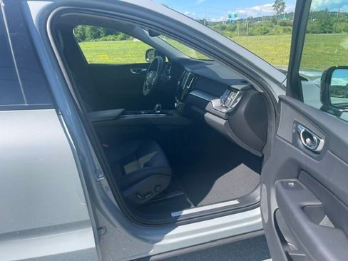 Used 2025 Volvo XC60 B5 Core AWD/4WD image 15