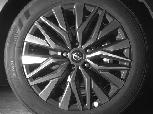 Used 2025 Nissan Altima 2.5 SV image 13