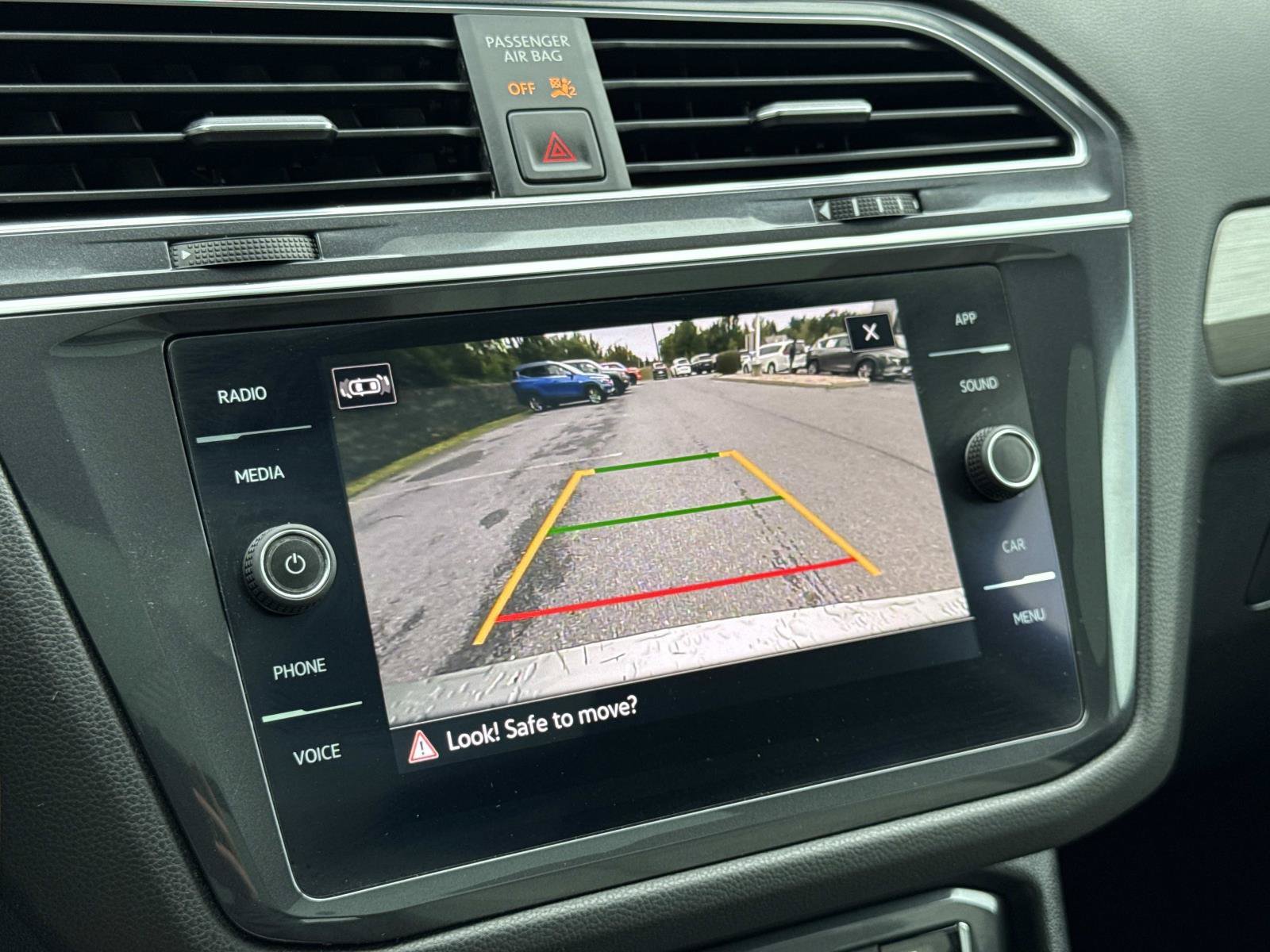 Used 2021 Volkswagen Tiguan SE w/ Panoramic Sunroof Package AWD/4WD image 11