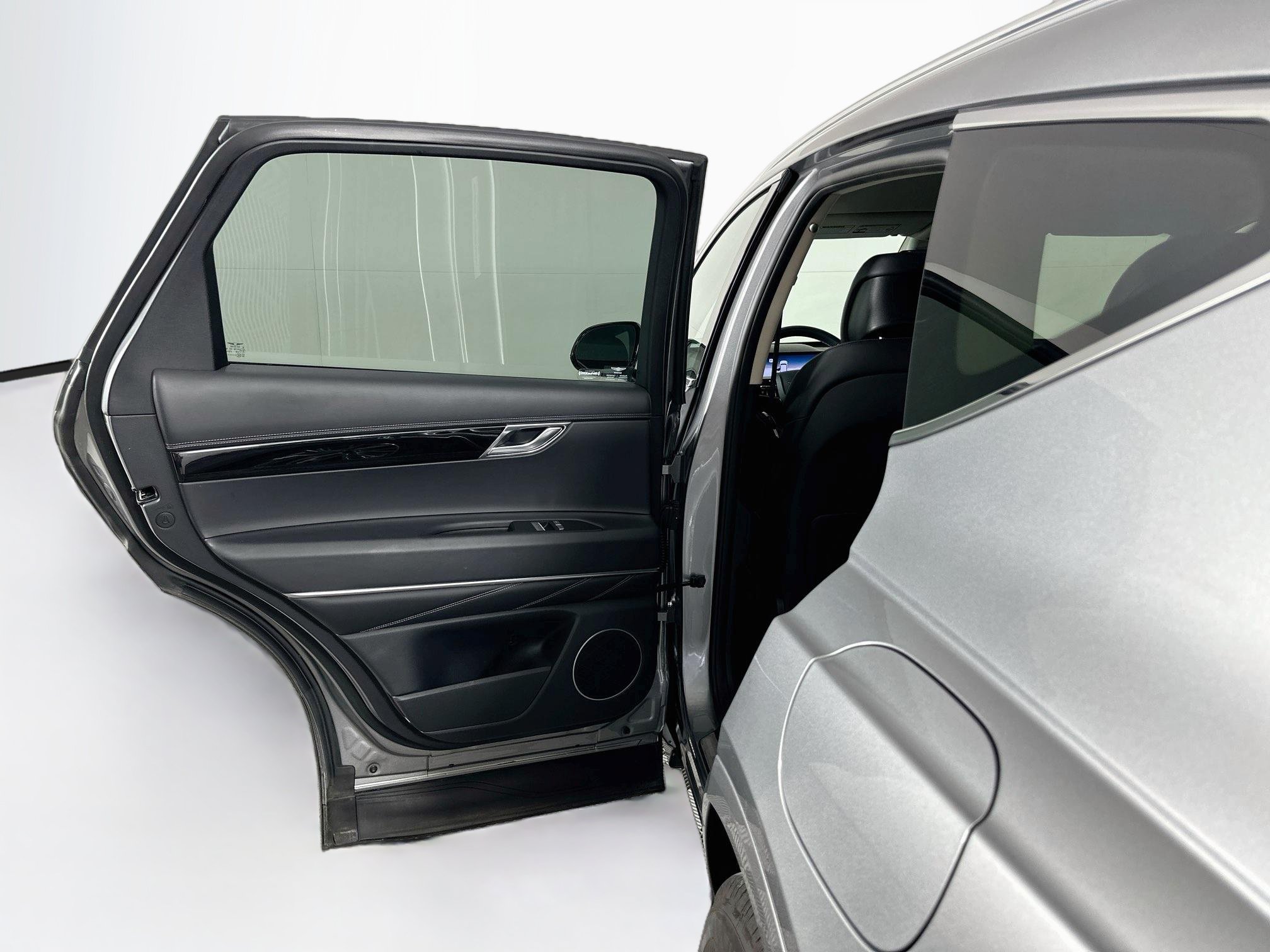 Used 2025 Genesis GV80 2.5T Standard AWD/4WD image 27