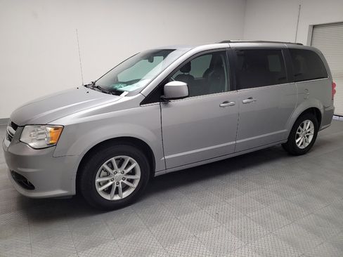 Used 2019 Dodge Grand Caravan SXT image 2