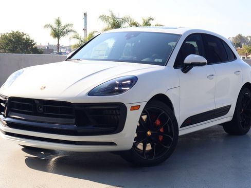New 2026 Porsche Macan GTS image 1