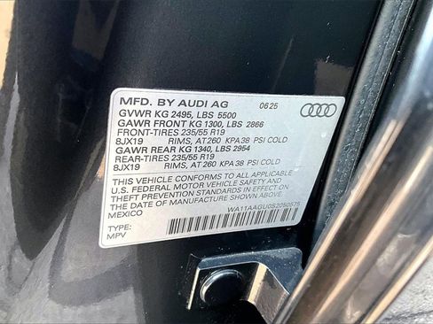 Used 2025 Audi Q5 Premium w/ Convenience Package image 19