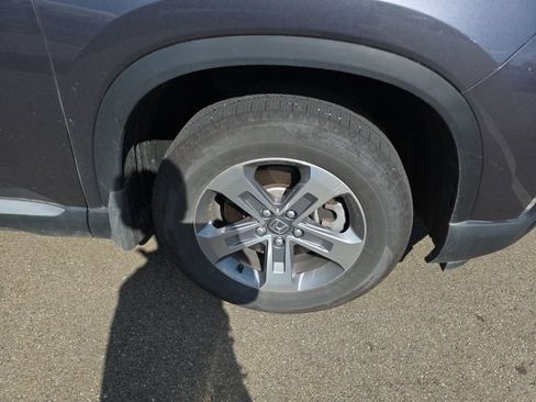 Used 2025 Honda Pilot EX-L image 3