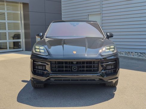 Used 2026 Porsche Cayenne GTS AWD/4WD image 9
