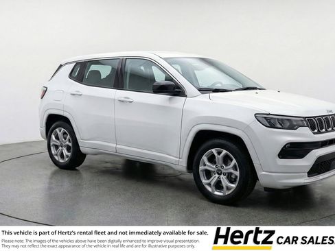 Used 2025 Jeep Compass Latitude AWD/4WD image 1