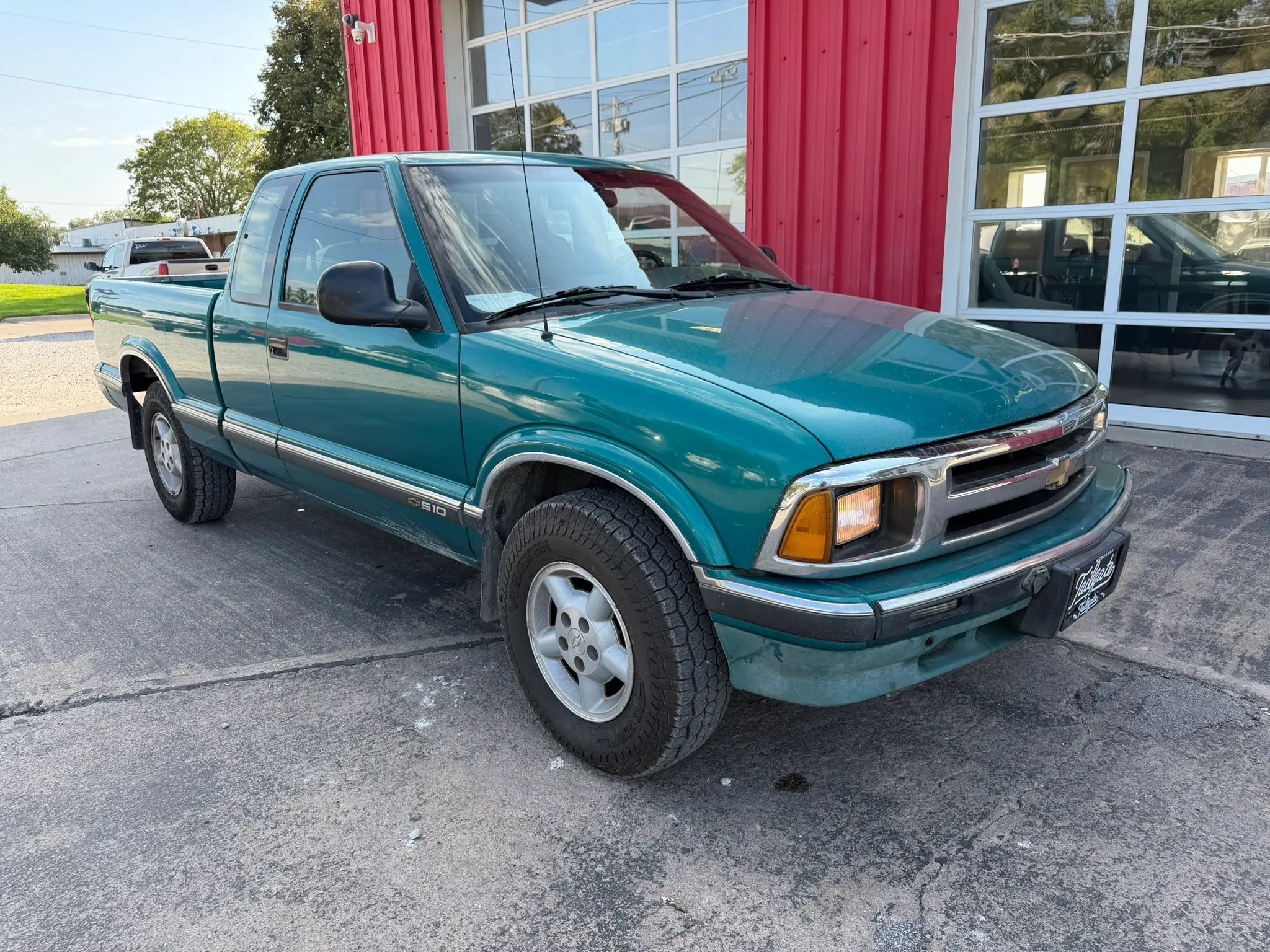 Used 1996 Chevrolet S10 Pickup LS AWD/4WD image 2