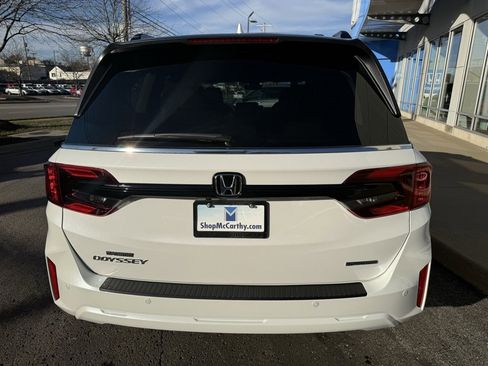 New 2026 Honda Odyssey Touring image 14