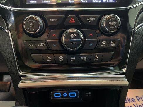 Used 2021 Jeep Grand Cherokee Limited AWD/4WD image 28